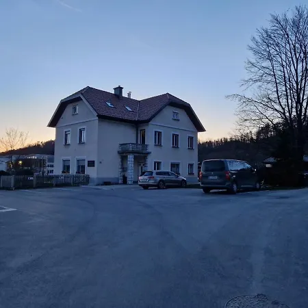 Gala Lenassi Apartment