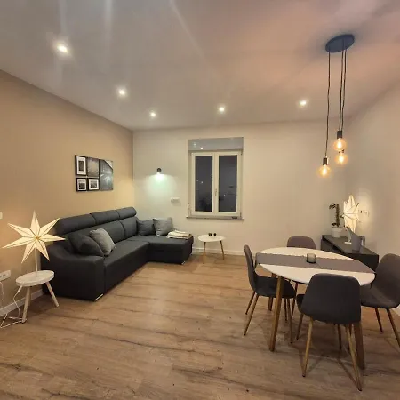 Gala Lenassi Διαμέρισμα *