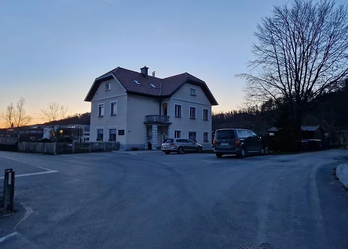 Gala Lenassi Appartement